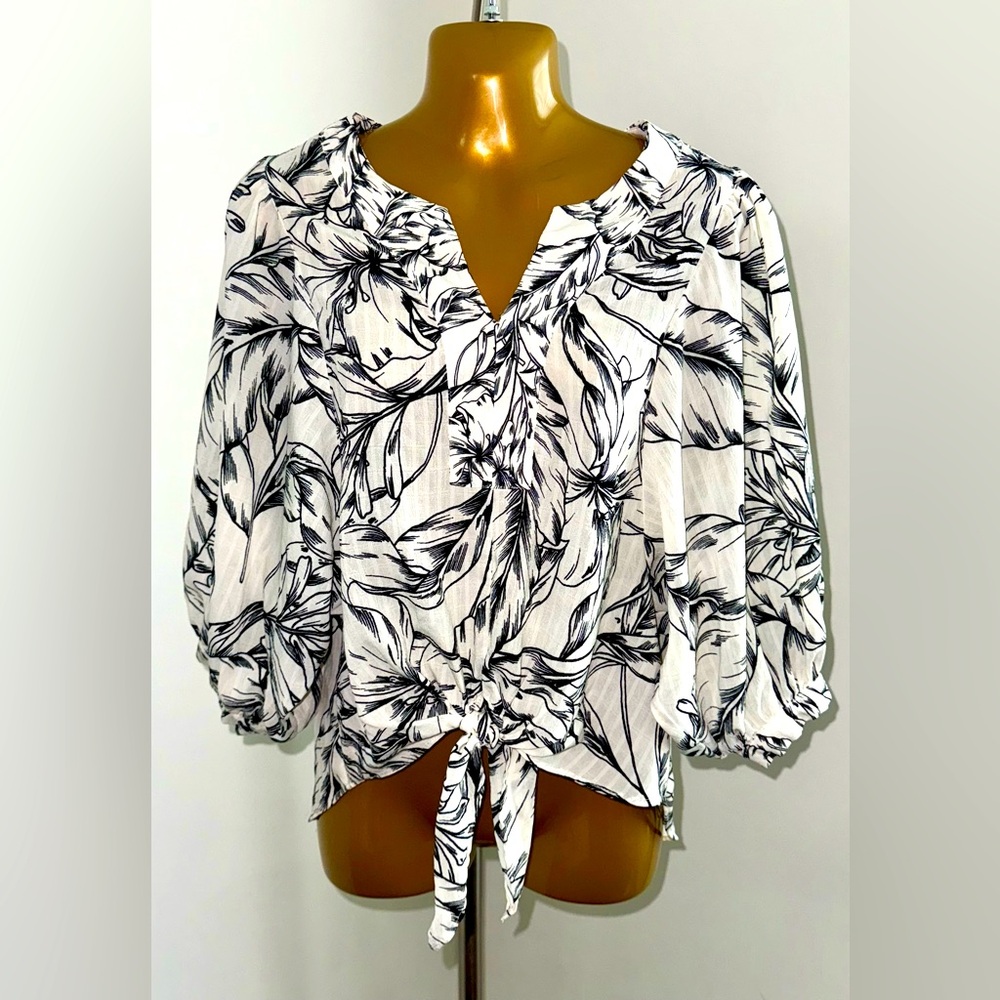 Tie-Front Floral Print Blouse in Black & White